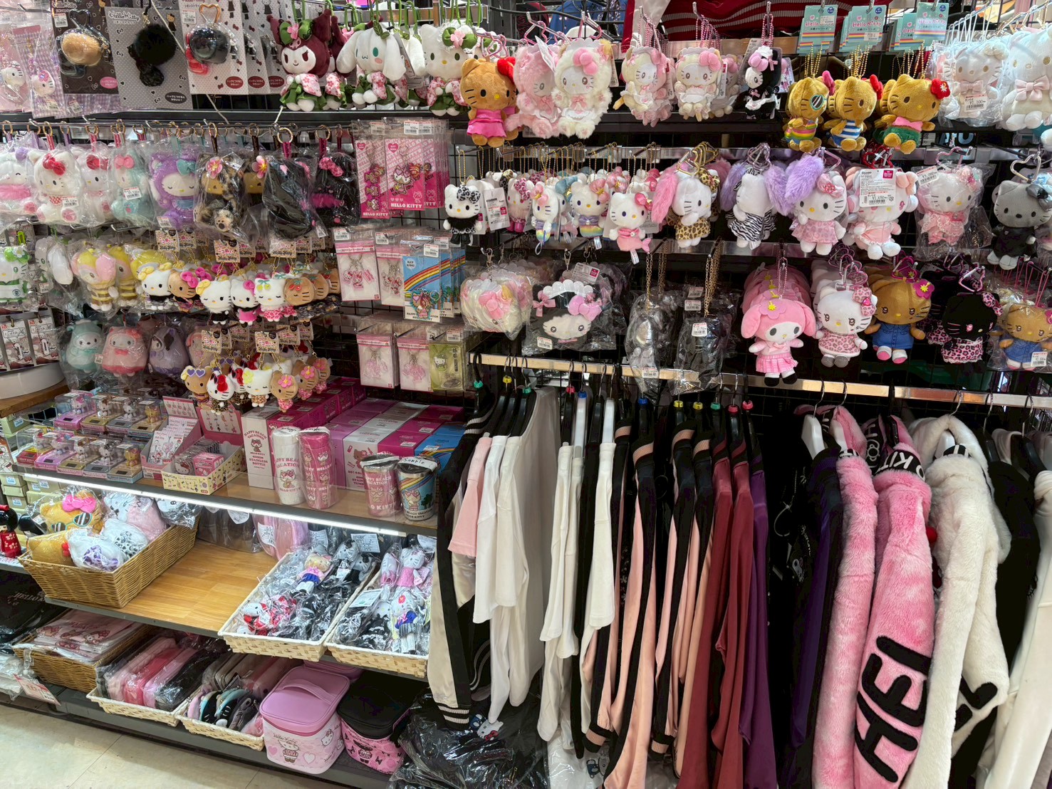 9. 2F Sanrio